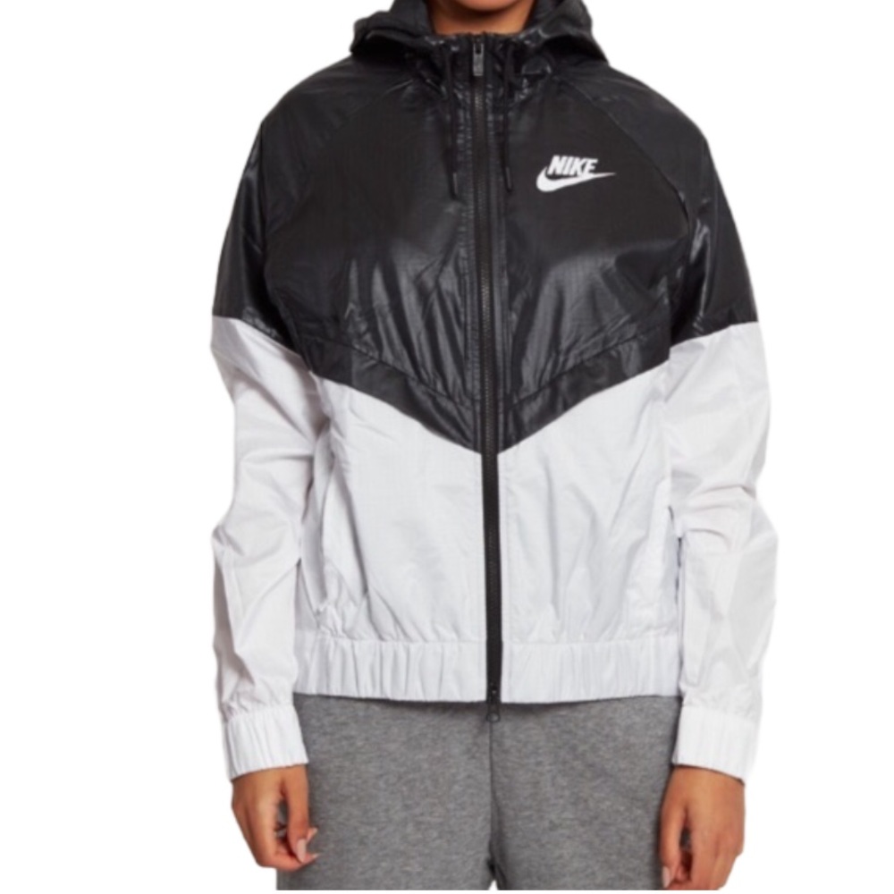 NWOT Nike Windrunner  Black & White Chevron Jacket